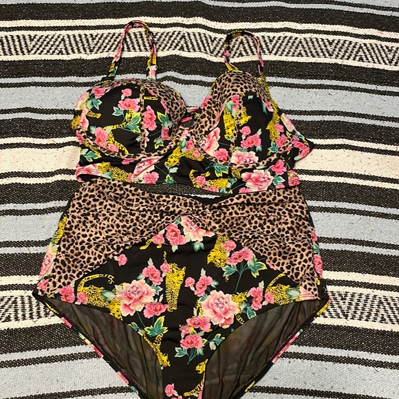 torrid Other - Torrid size 1 swim top and bottom set